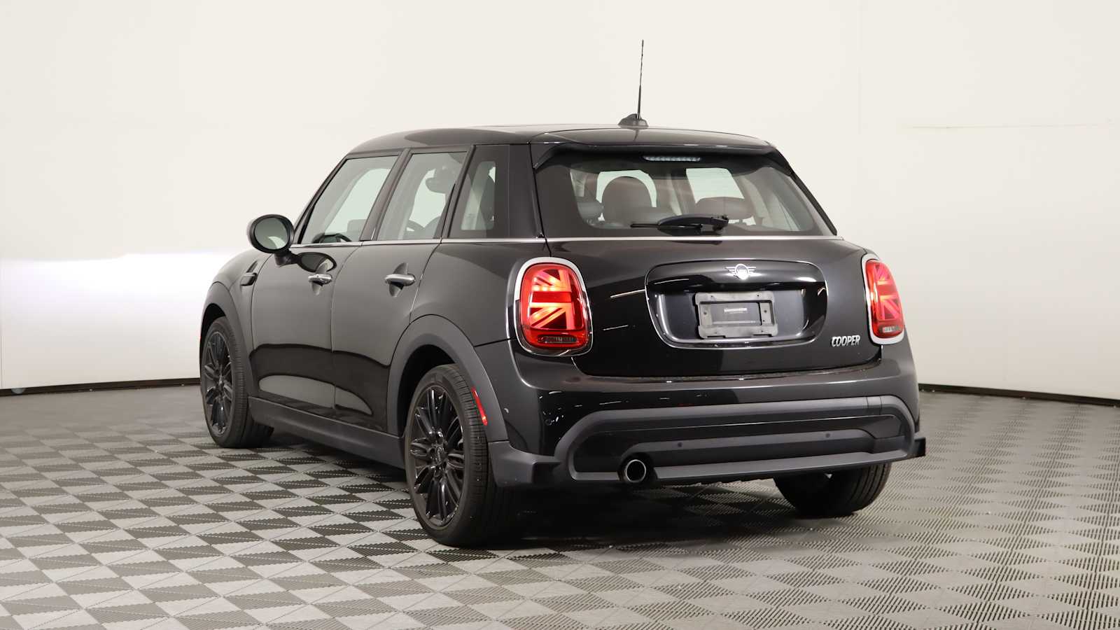 used 2023 MINI Hardtop 4 Door car, priced at $25,698