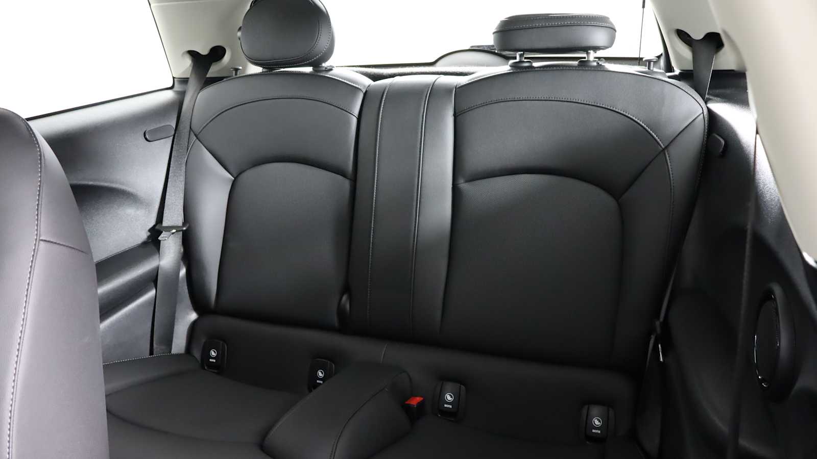 used 2024 MINI Hardtop 2 Door car, priced at $25,698