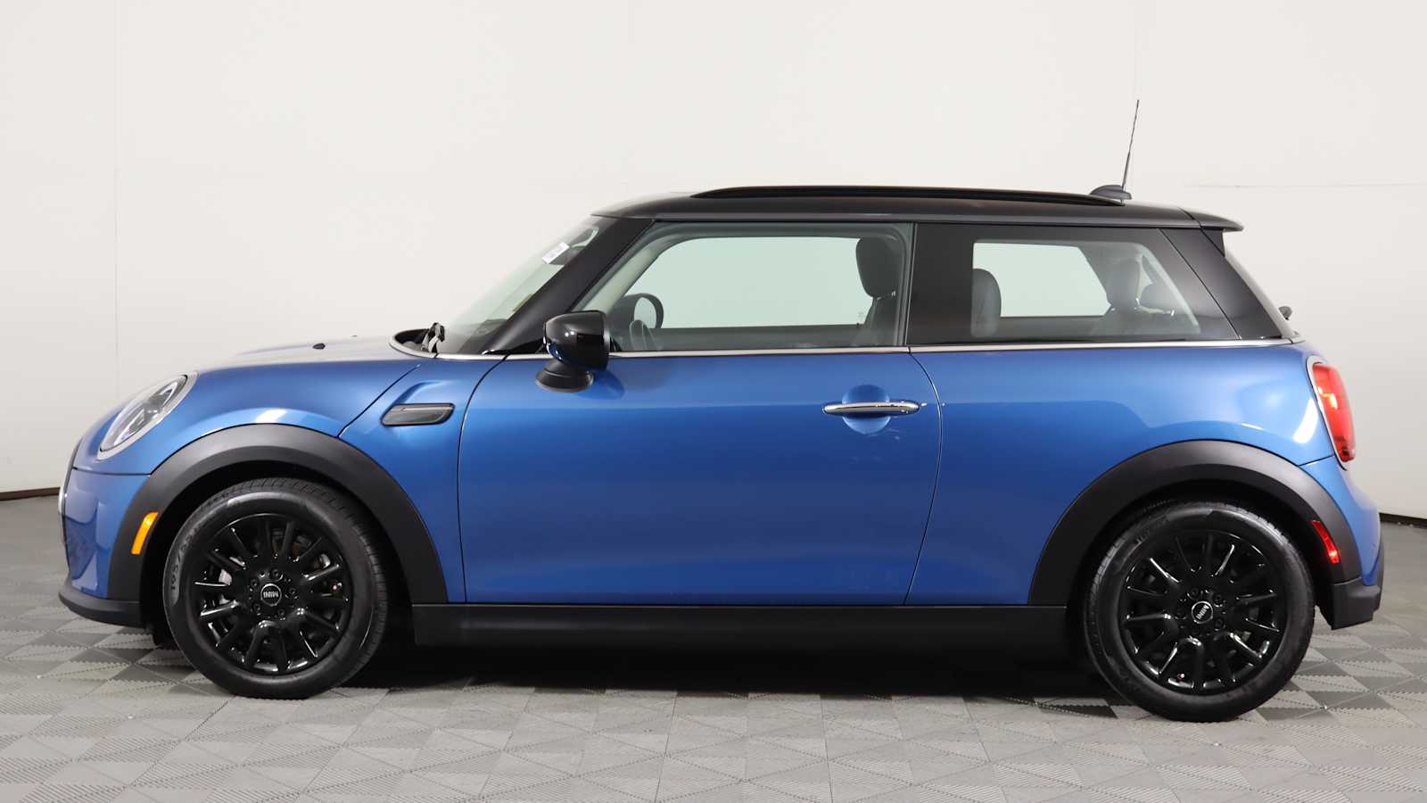 used 2024 MINI Hardtop 2 Door car, priced at $25,698