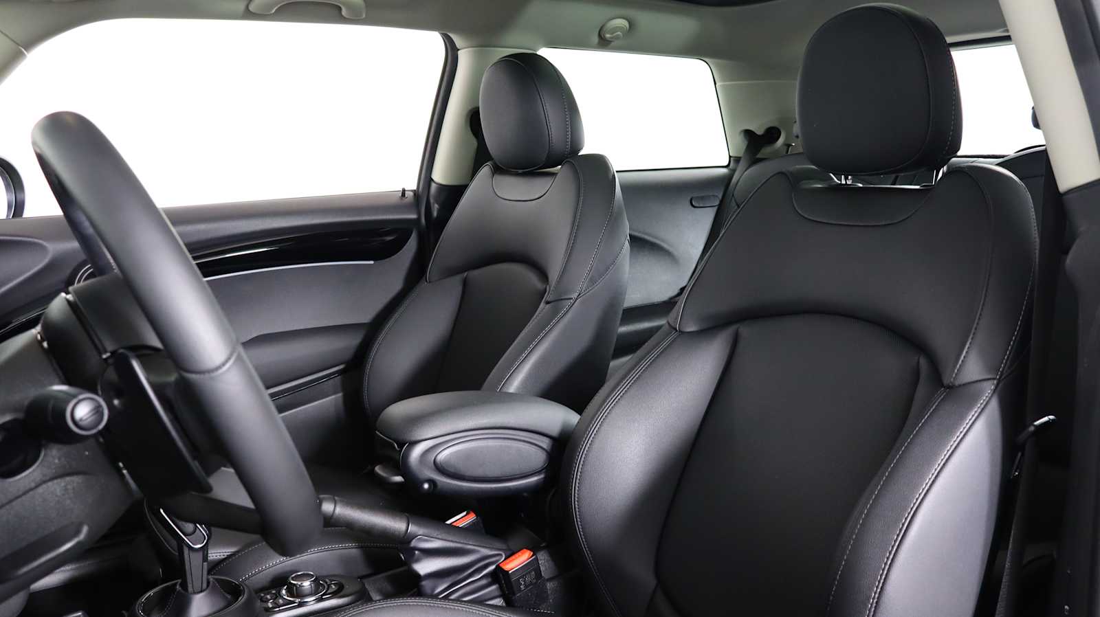 used 2023 MINI Hardtop 2 Door car, priced at $24,898