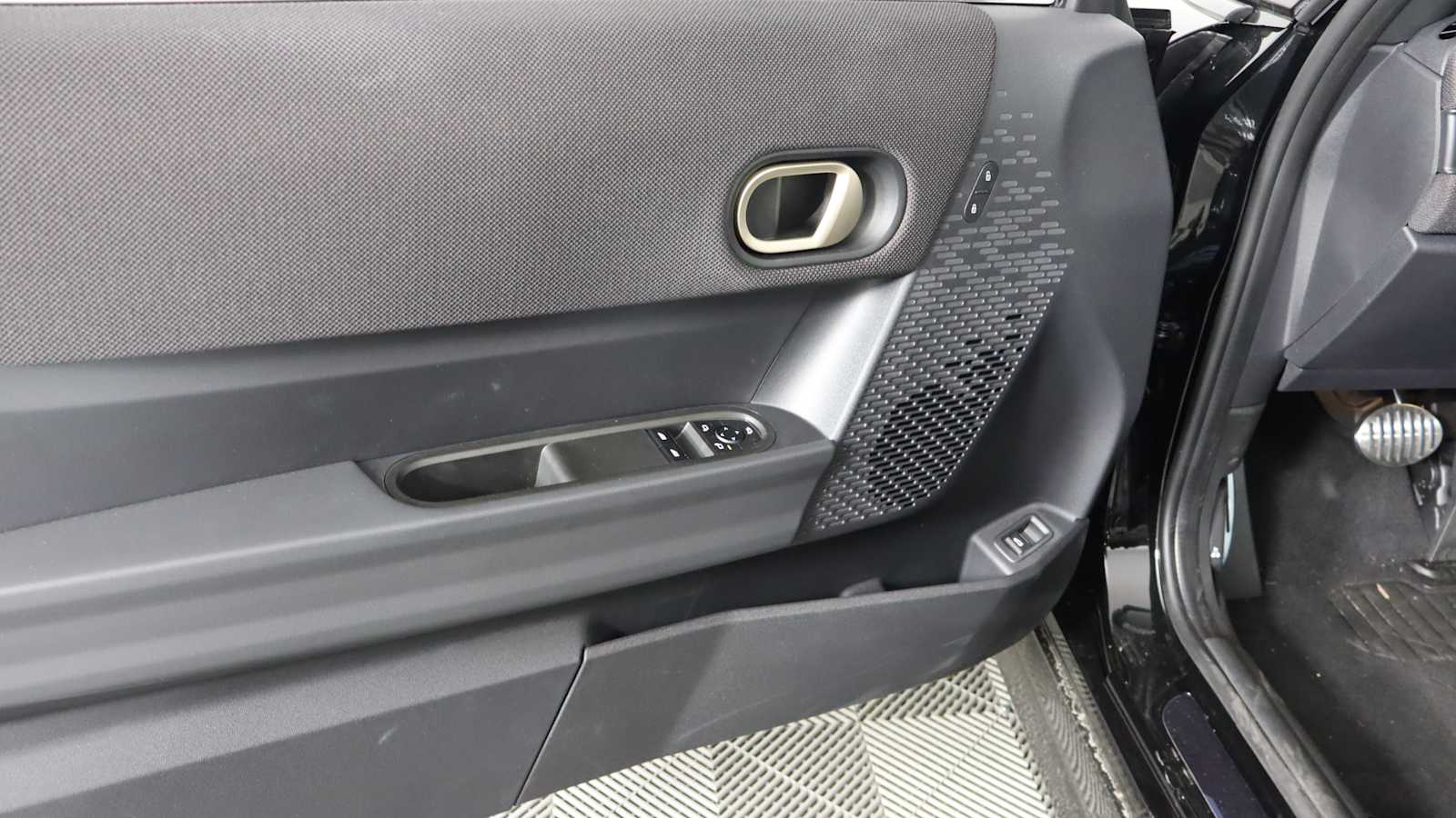 new 2025 MINI Hardtop 2 Door car, priced at $43,055