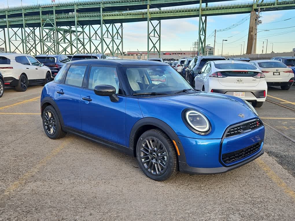 new 2025 MINI Hardtop 4 Door car, priced at $38,260