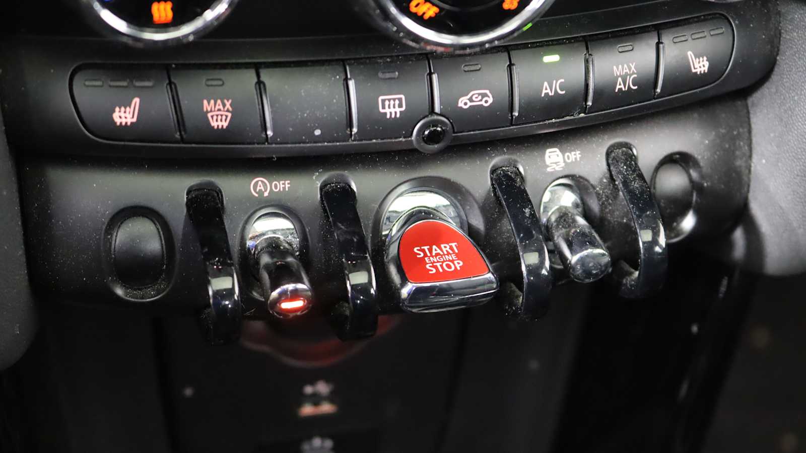 used 2023 MINI Hardtop 4 Door car, priced at $25,698