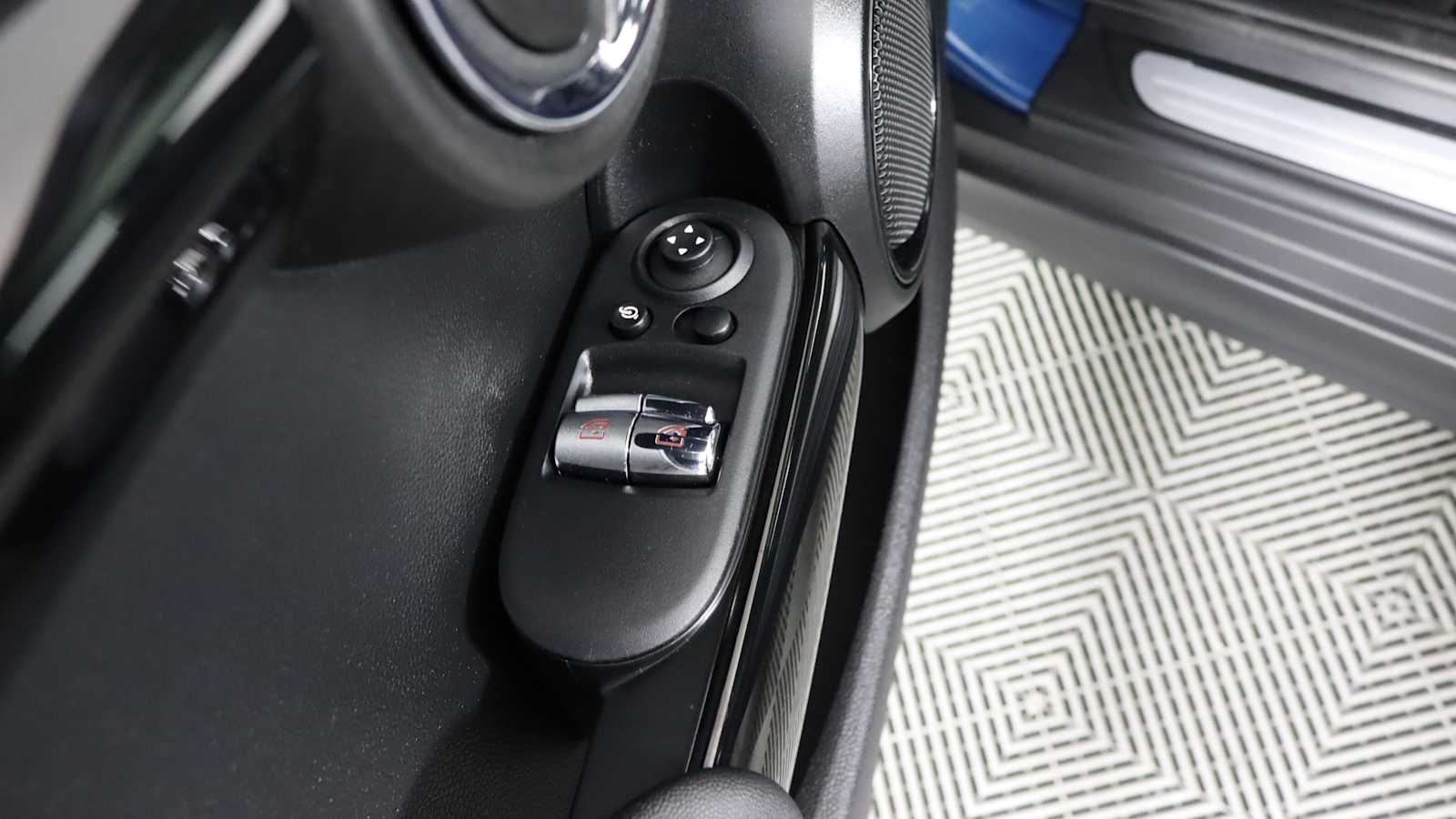 used 2024 MINI Hardtop 2 Door car, priced at $25,698