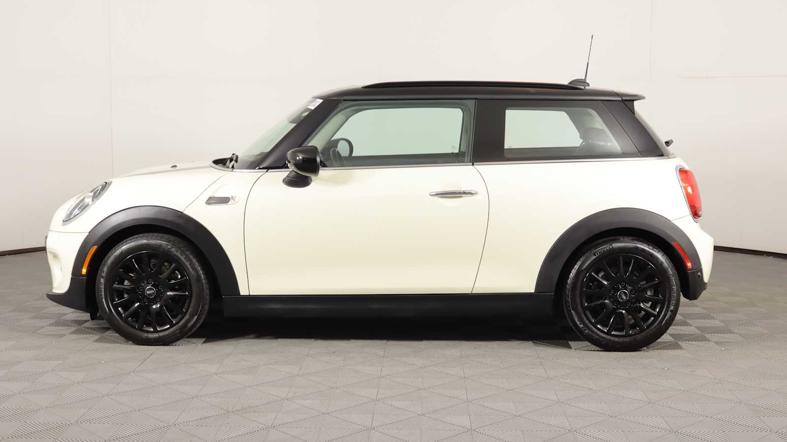 used 2021 MINI Hardtop 2 Door car, priced at $19,598