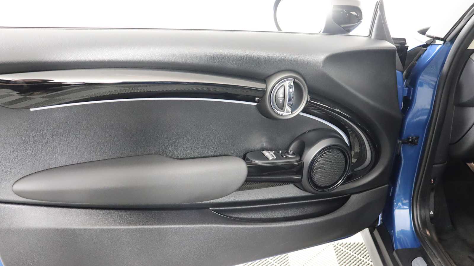 used 2024 MINI Hardtop 2 Door car, priced at $25,698