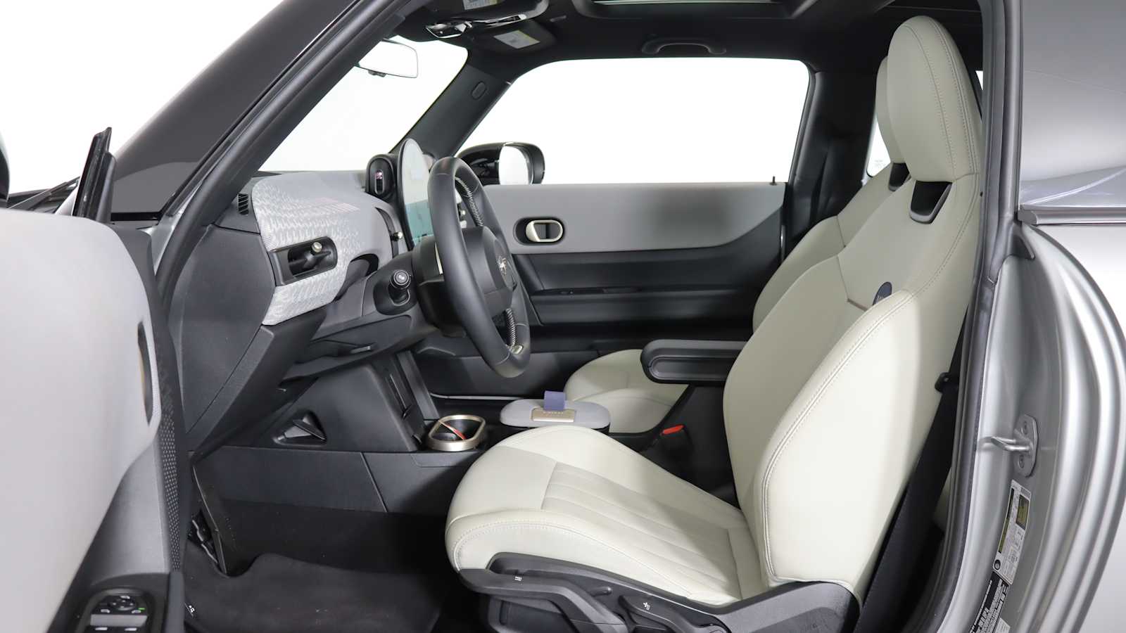 used 2025 MINI Hardtop 2 Door car, priced at $29,998