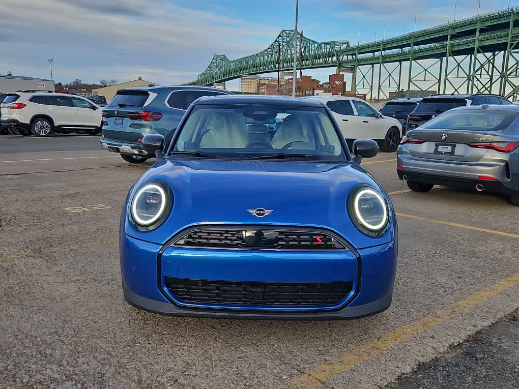 new 2025 MINI Hardtop 4 Door car, priced at $38,260