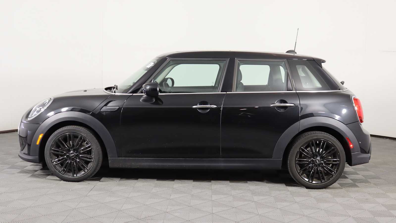 used 2023 MINI Hardtop 4 Door car, priced at $25,698