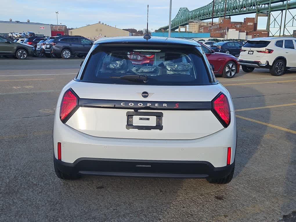 new 2025 MINI Hardtop 4 Door car, priced at $38,375