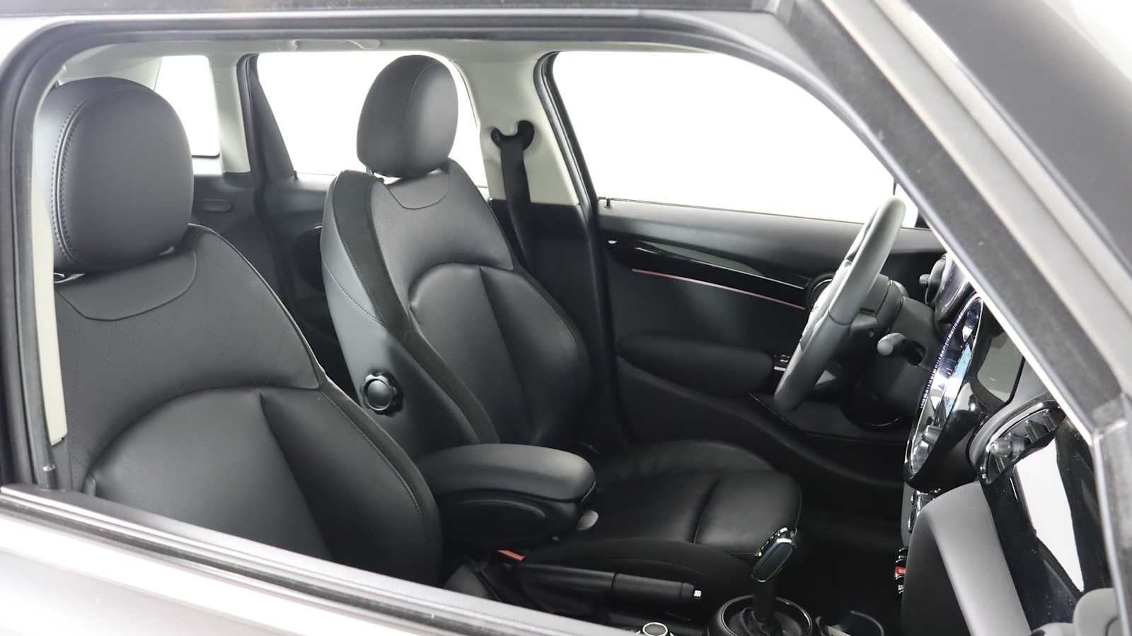 used 2023 MINI Hardtop 4 Door car, priced at $25,698
