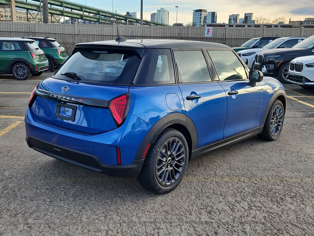 new 2025 MINI Hardtop 4 Door car, priced at $38,260