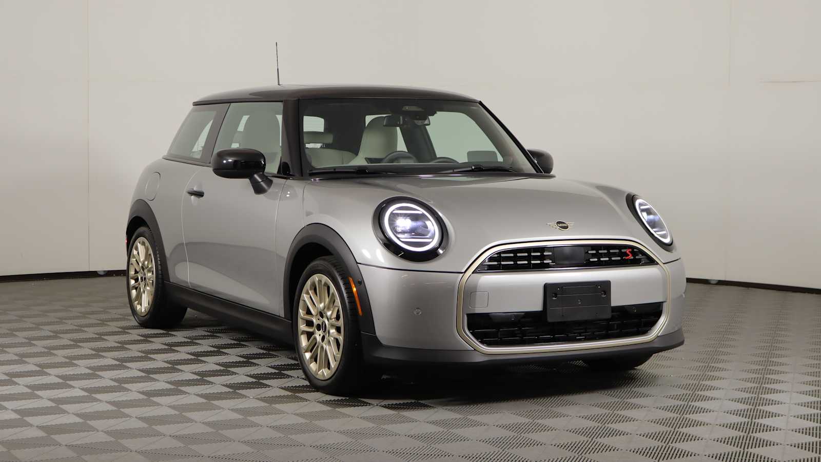 used 2025 MINI Hardtop 2 Door car, priced at $29,998