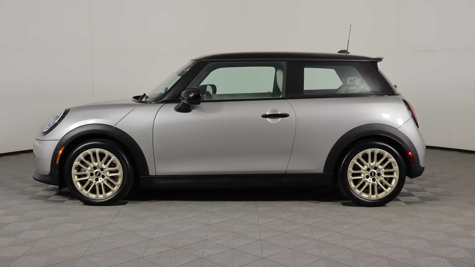 used 2025 MINI Hardtop 2 Door car, priced at $29,998