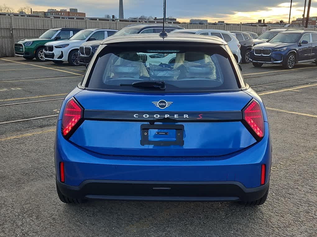 new 2025 MINI Hardtop 4 Door car, priced at $38,260