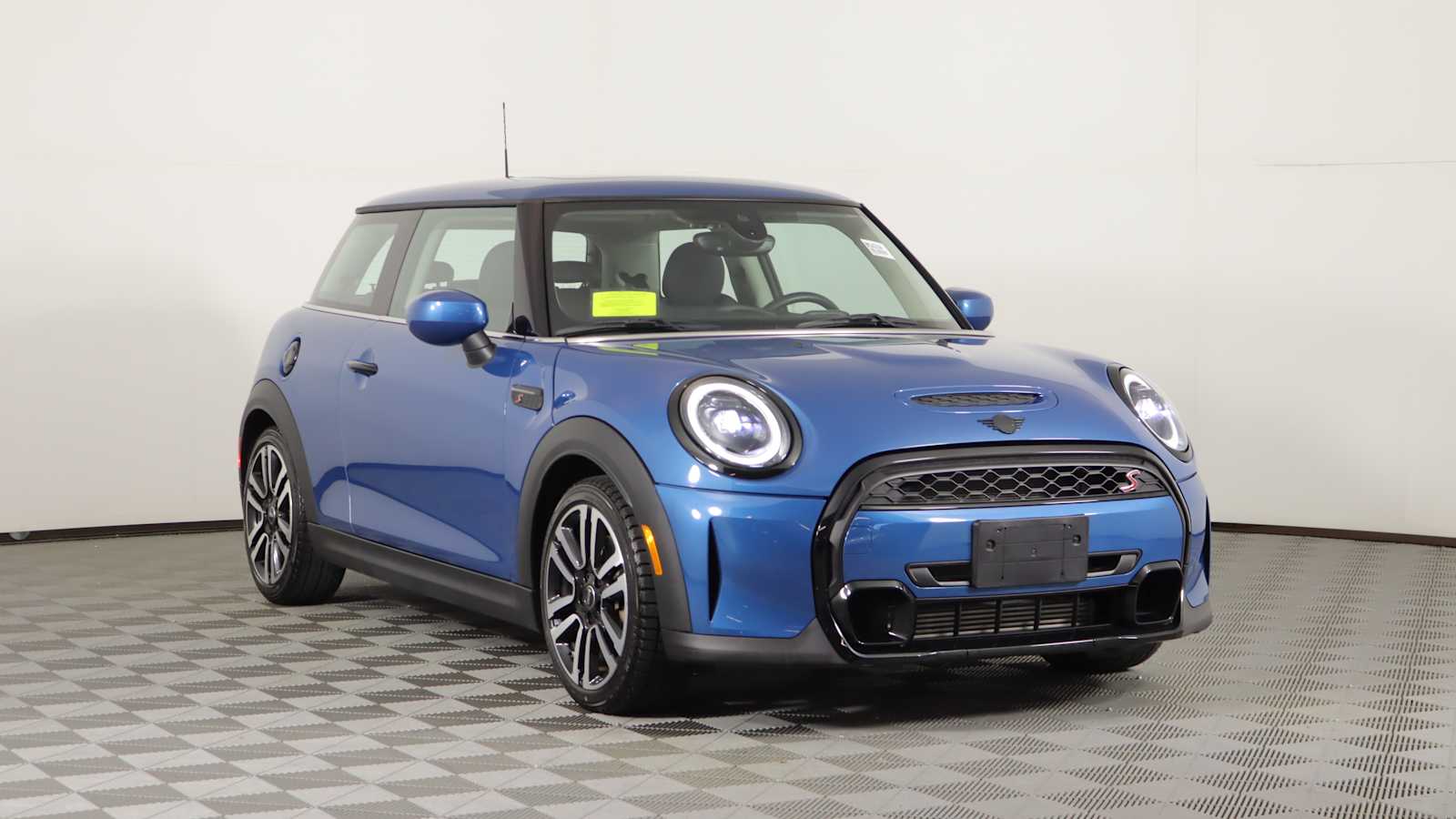 used 2023 MINI Hardtop 2 Door car, priced at $25,798
