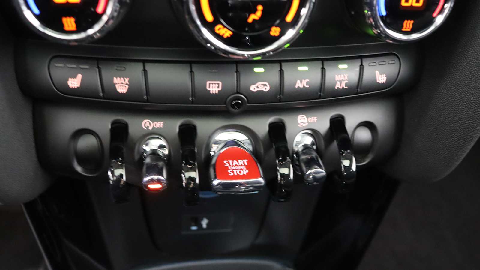 used 2024 MINI Hardtop 2 Door car, priced at $25,698