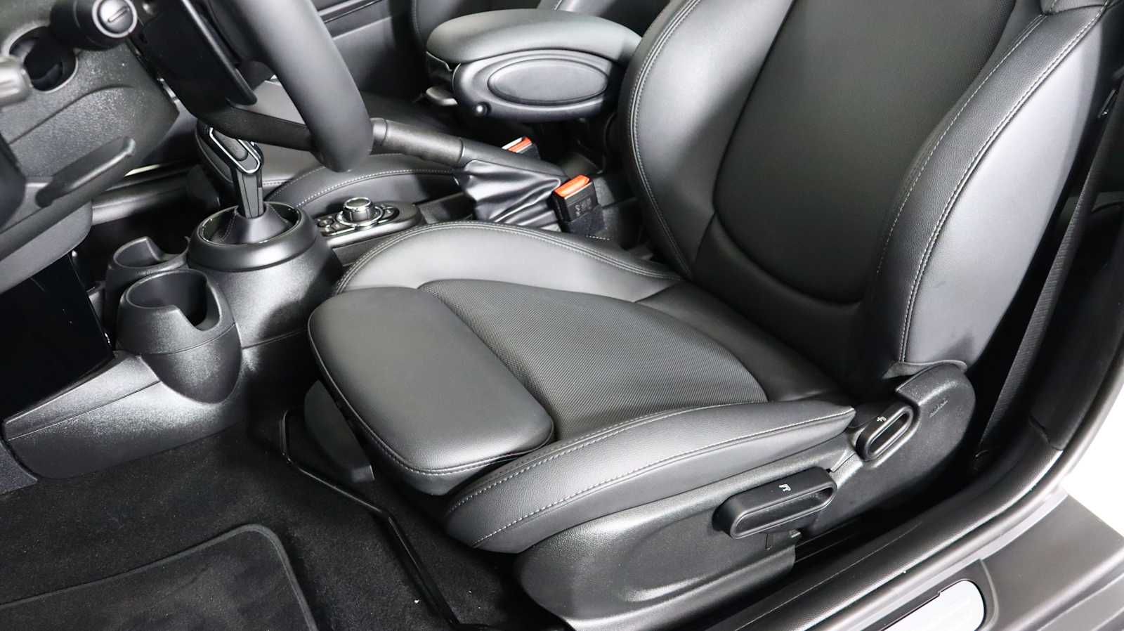 used 2023 MINI Hardtop 2 Door car, priced at $24,898