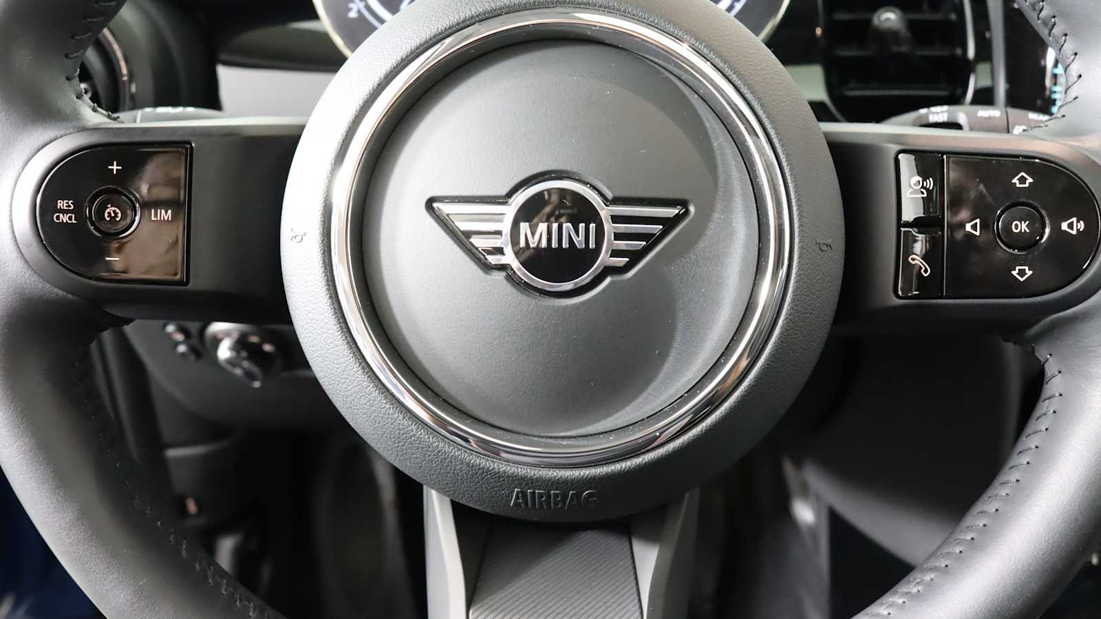 used 2024 MINI Hardtop 2 Door car, priced at $25,698