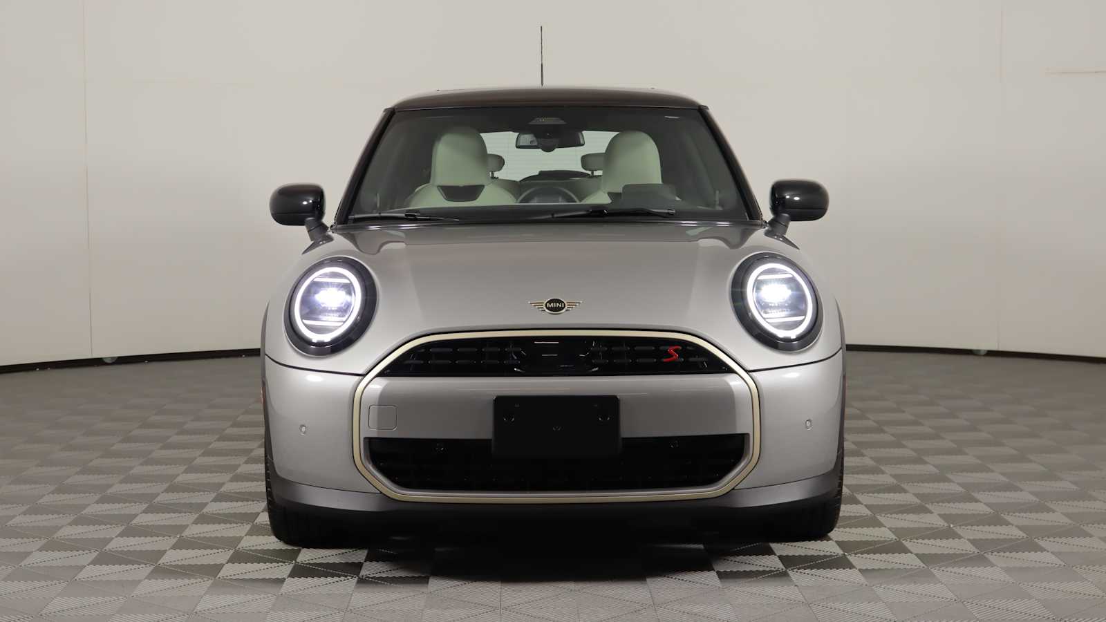 used 2025 MINI Hardtop 2 Door car, priced at $29,998