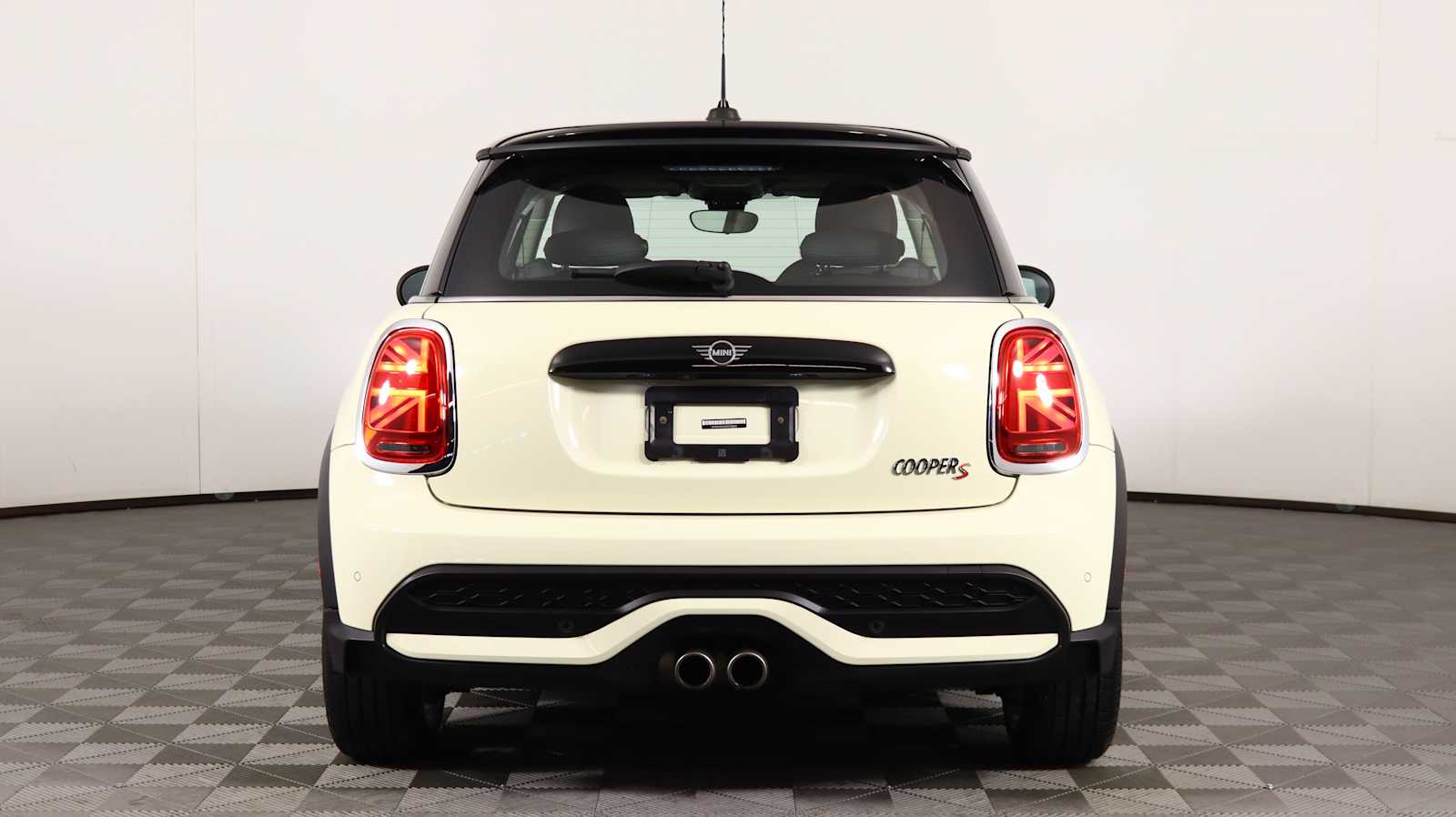 used 2023 MINI Hardtop 2 Door car, priced at $24,898