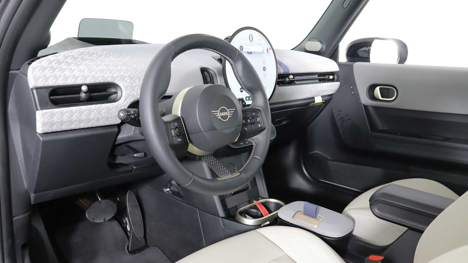 used 2025 MINI Hardtop 2 Door car, priced at $29,998