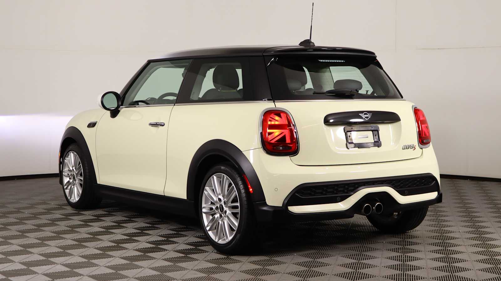 used 2023 MINI Hardtop 2 Door car, priced at $24,898