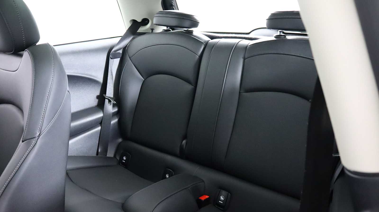 used 2024 MINI Hardtop 2 Door car, priced at $26,691