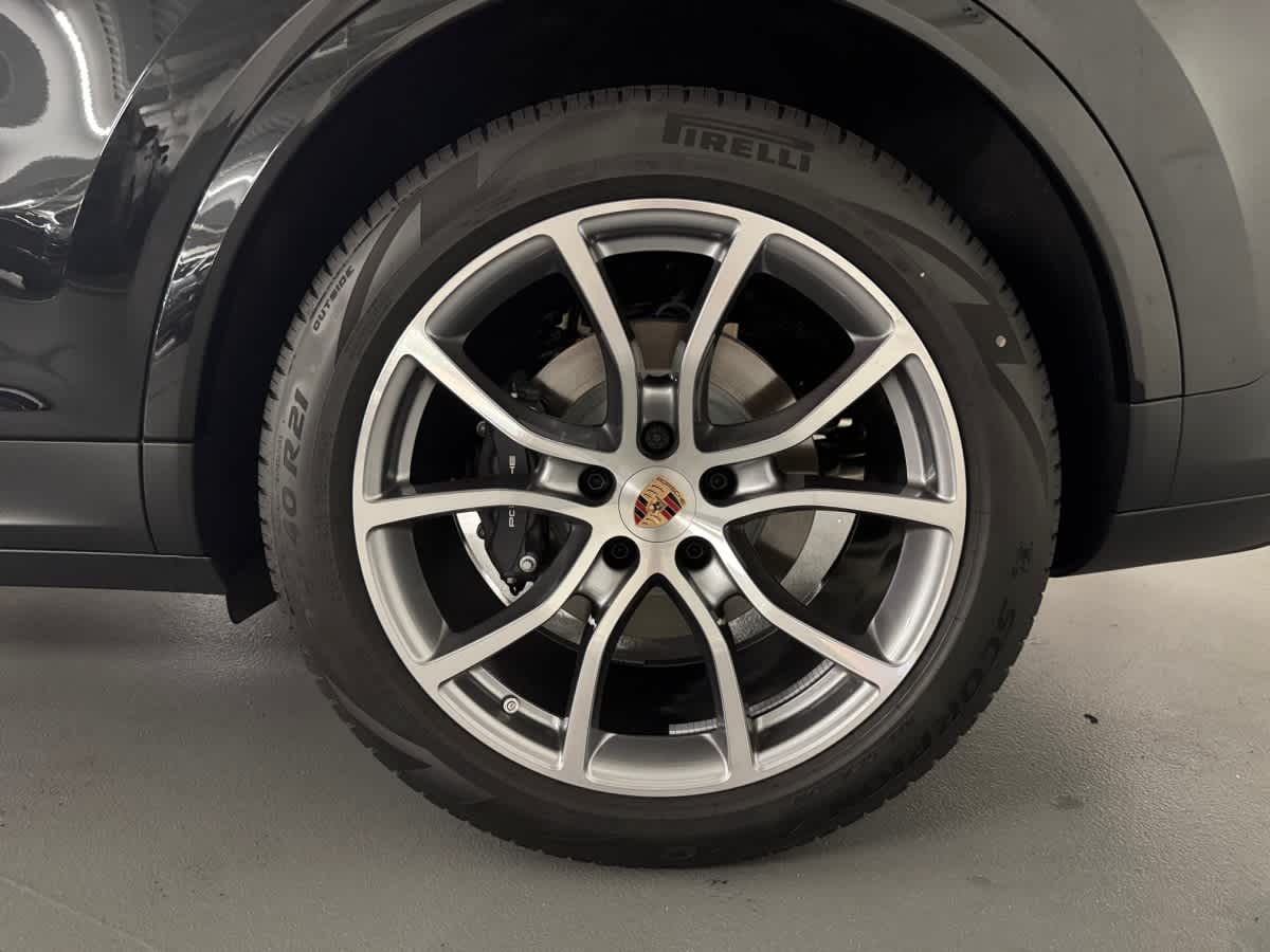 new 2025 Porsche Cayenne car