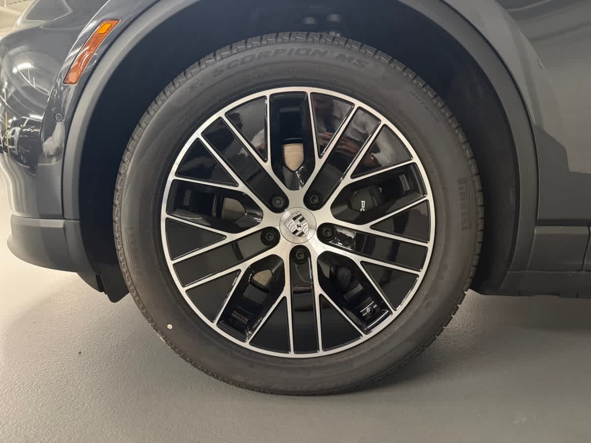 new 2025 Porsche Macan car