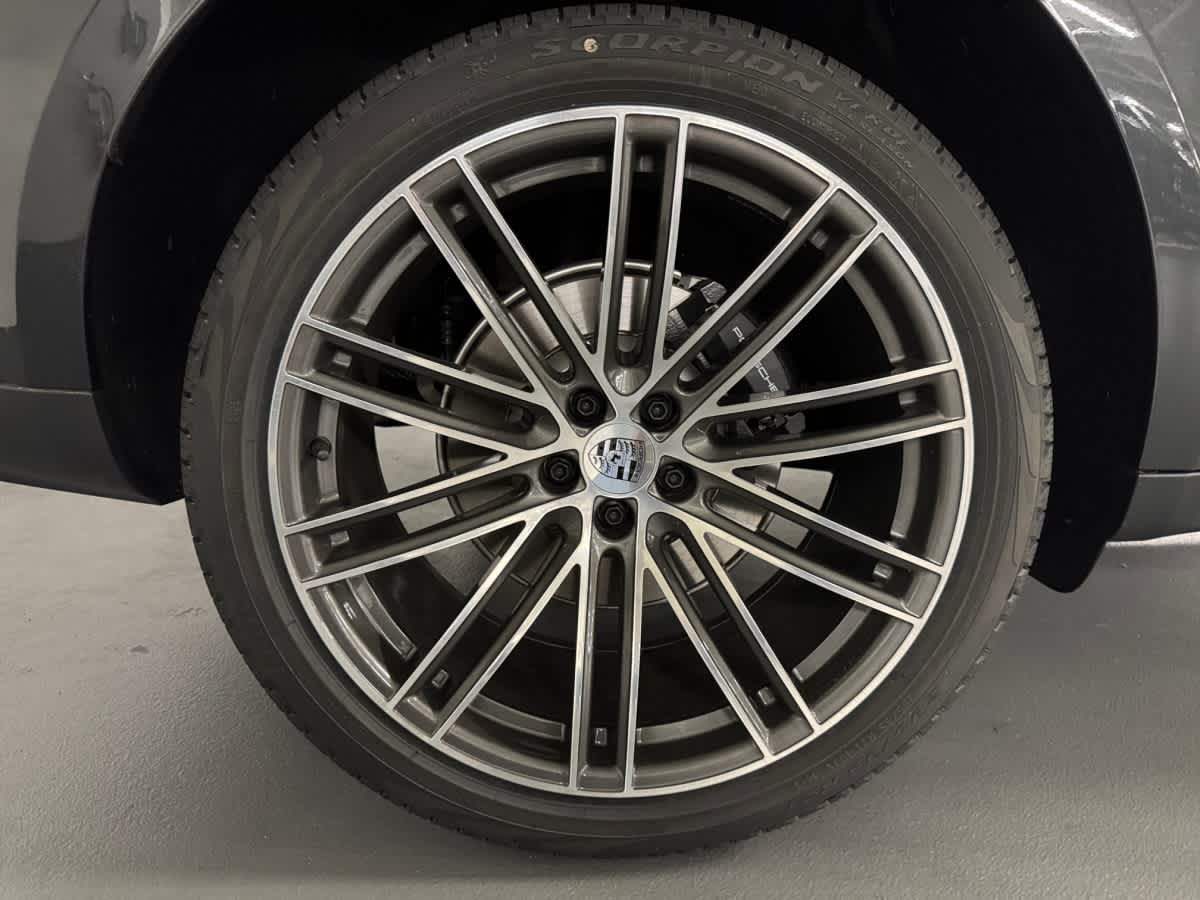 new 2025 Porsche Macan car