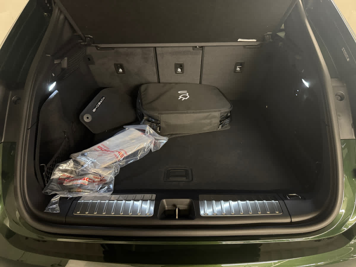 new 2025 Porsche Macan car