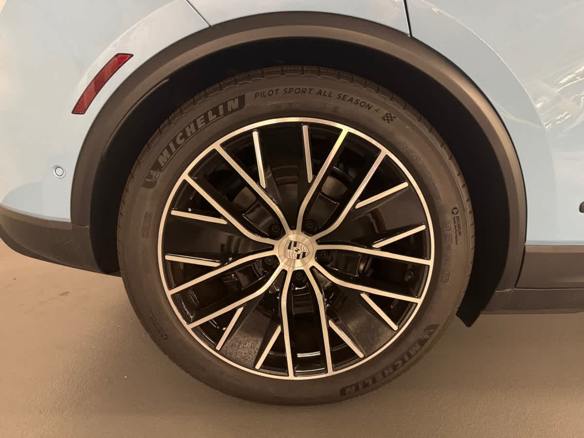 new 2025 Porsche Macan car