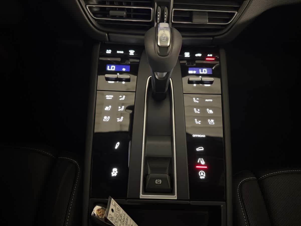 new 2025 Porsche Macan car