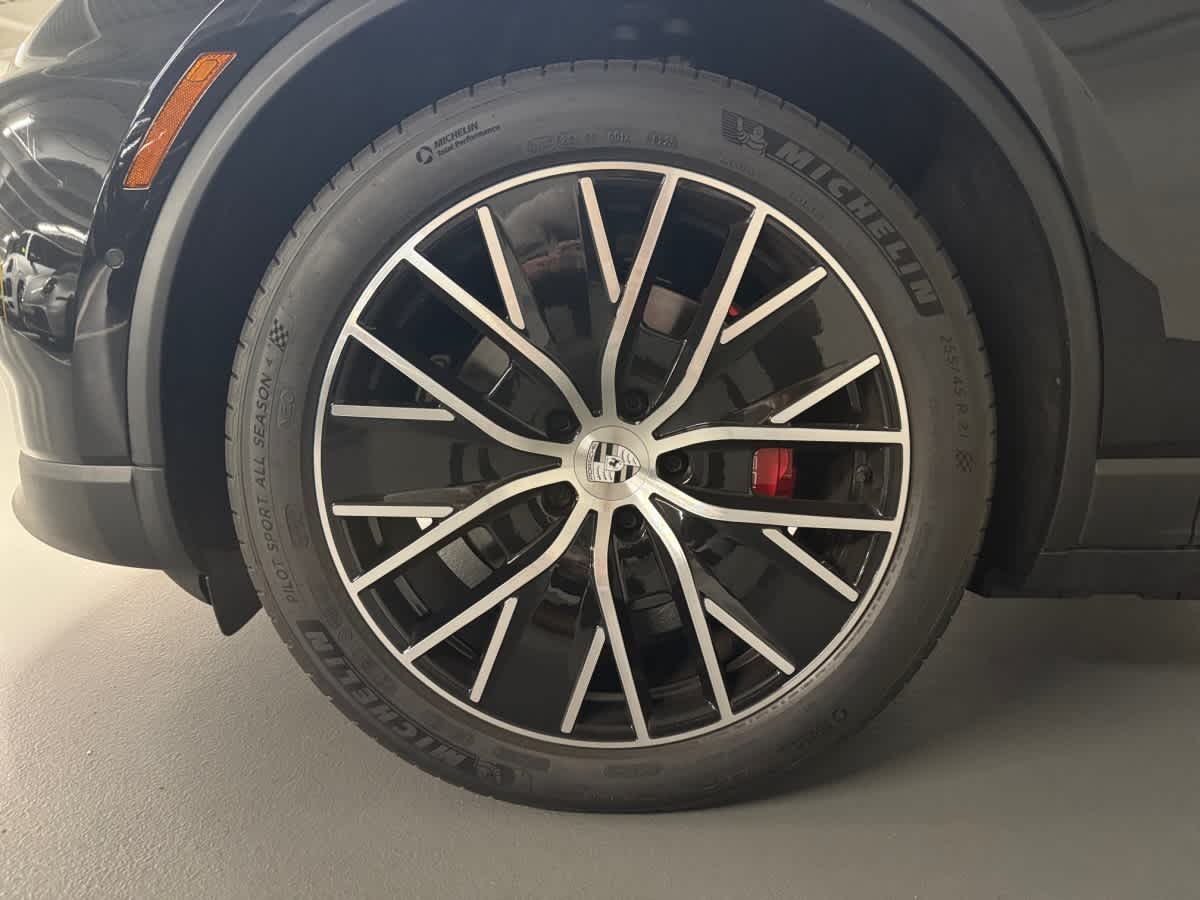 new 2025 Porsche Macan car