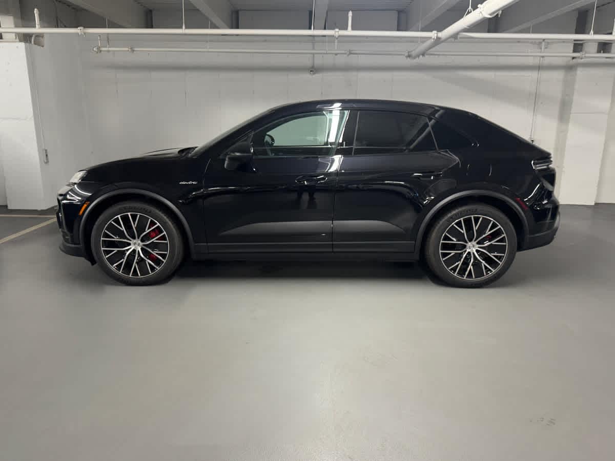 new 2025 Porsche Macan car