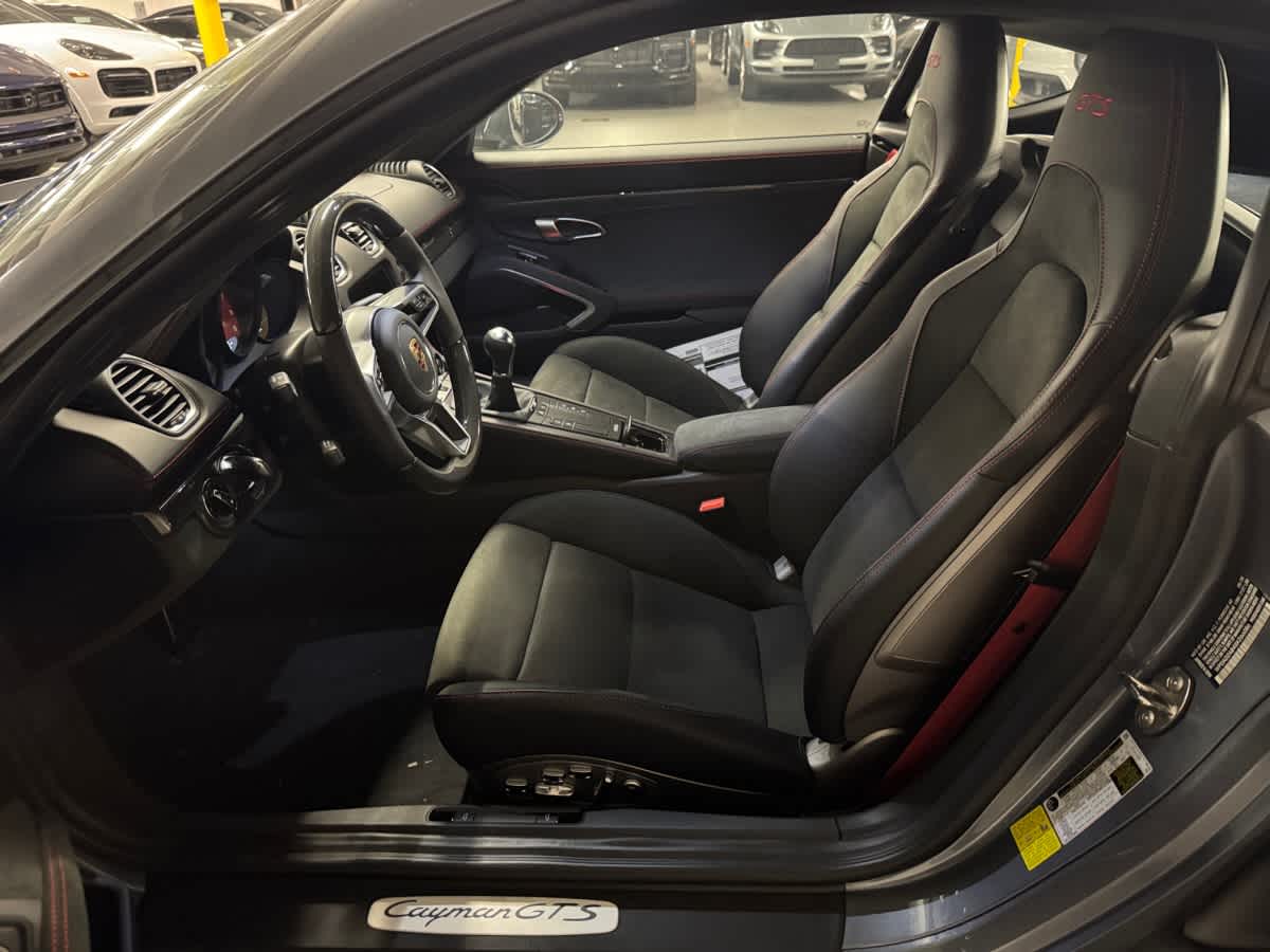 new 2025 Porsche 718 Cayman car