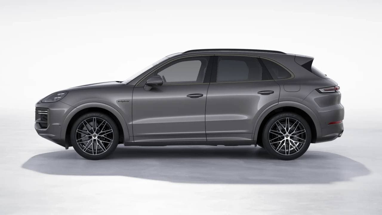 new 2026 Porsche Cayenne Turbo E-Hybrid car