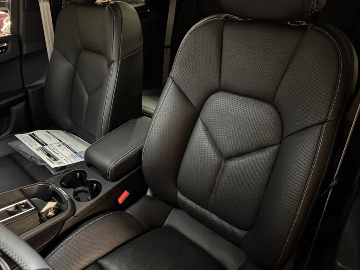 new 2025 Porsche Macan car