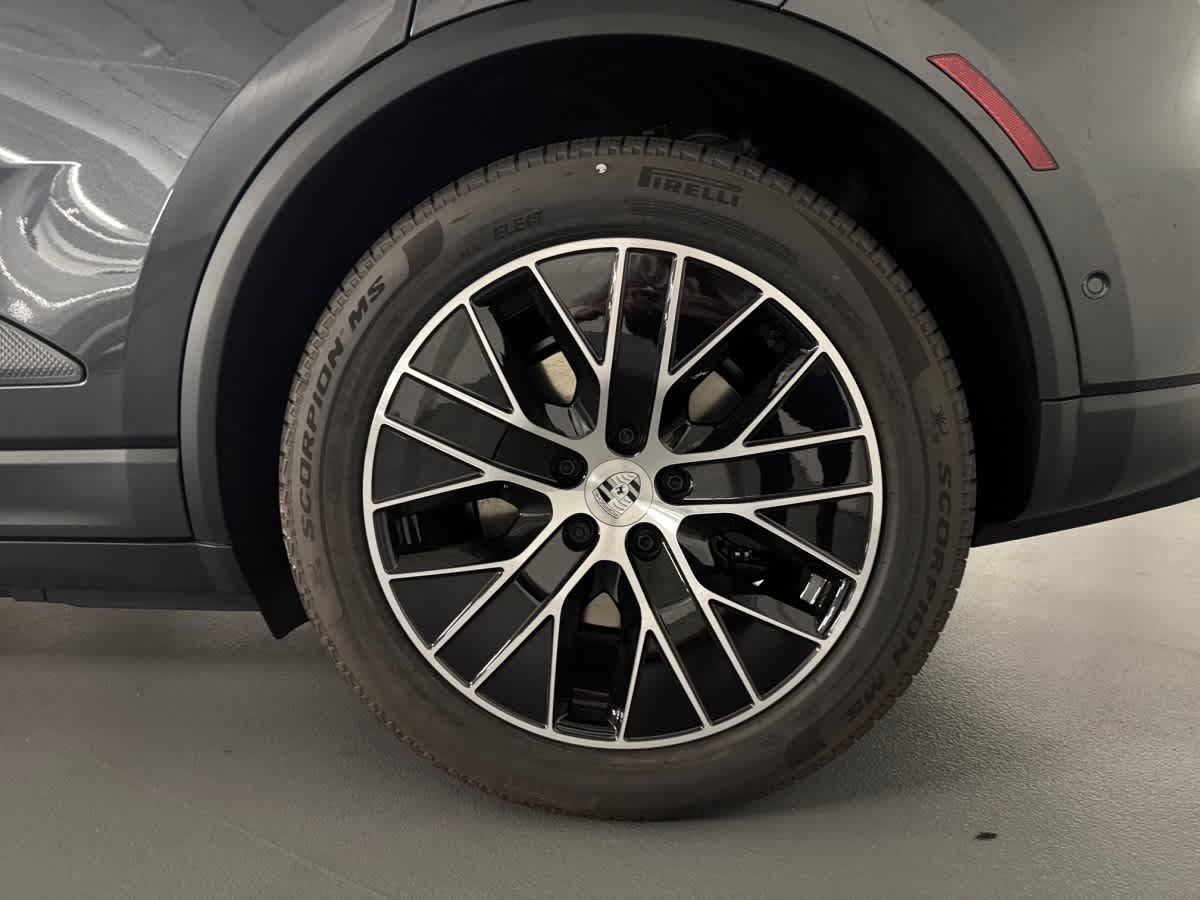 new 2025 Porsche Macan car
