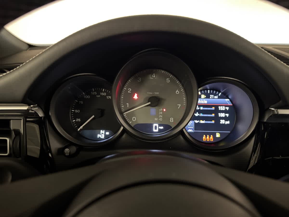 new 2025 Porsche Macan car