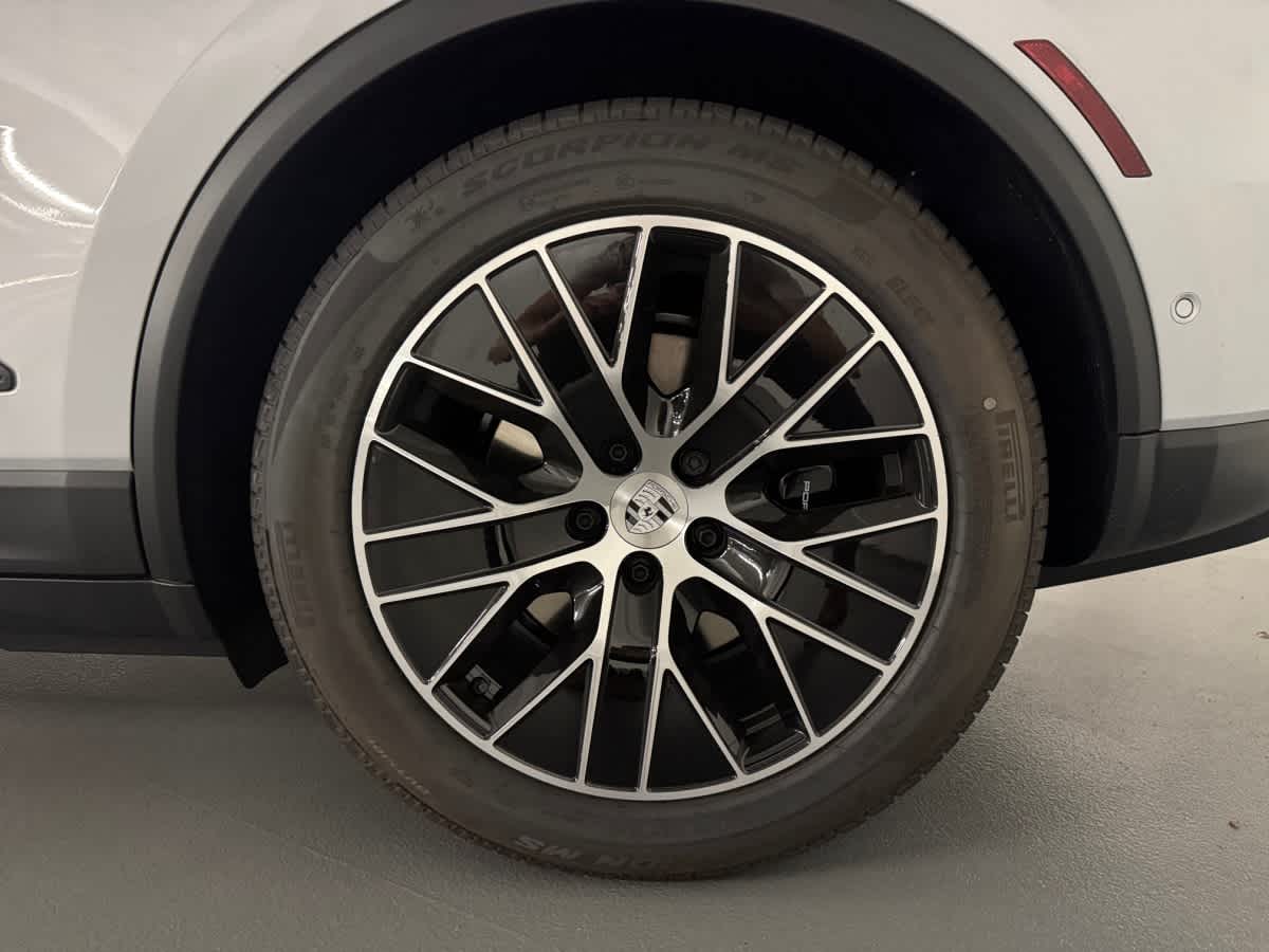 new 2025 Porsche Macan car