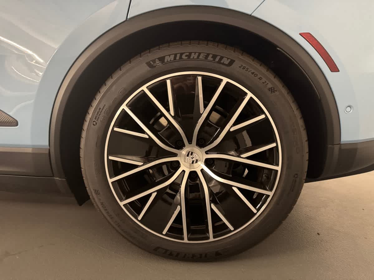 new 2025 Porsche Macan car