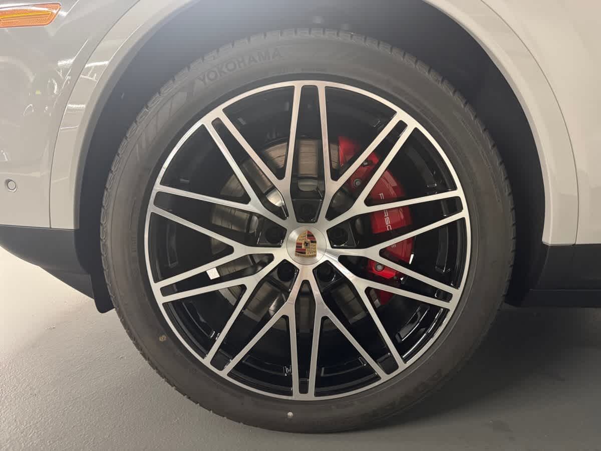 new 2025 Porsche Cayenne car