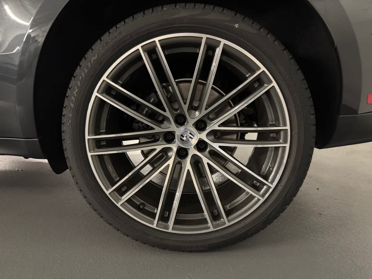 new 2025 Porsche Macan car