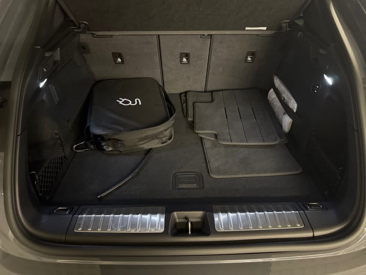 new 2025 Porsche Macan car