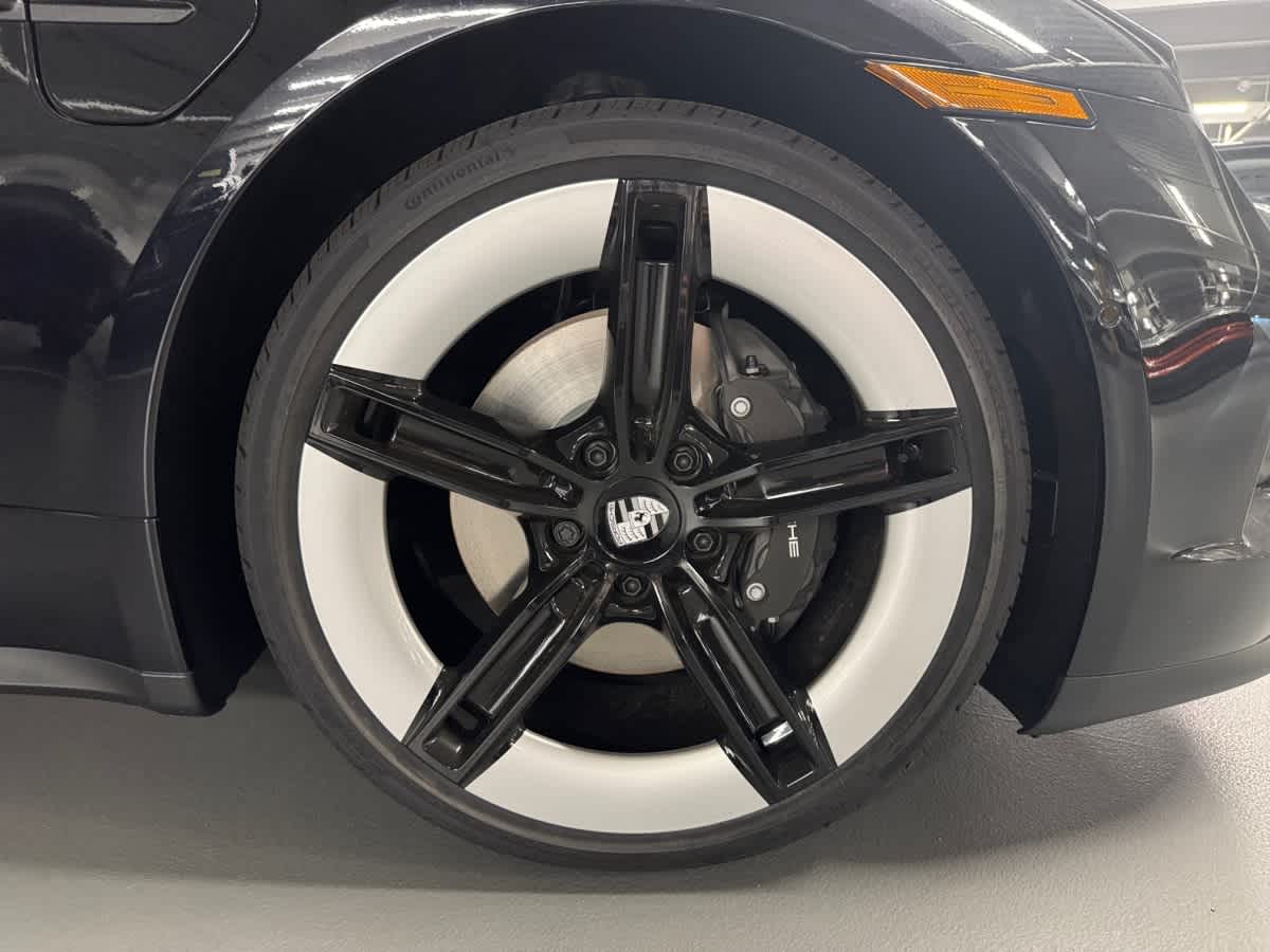 new 2025 Porsche Taycan car