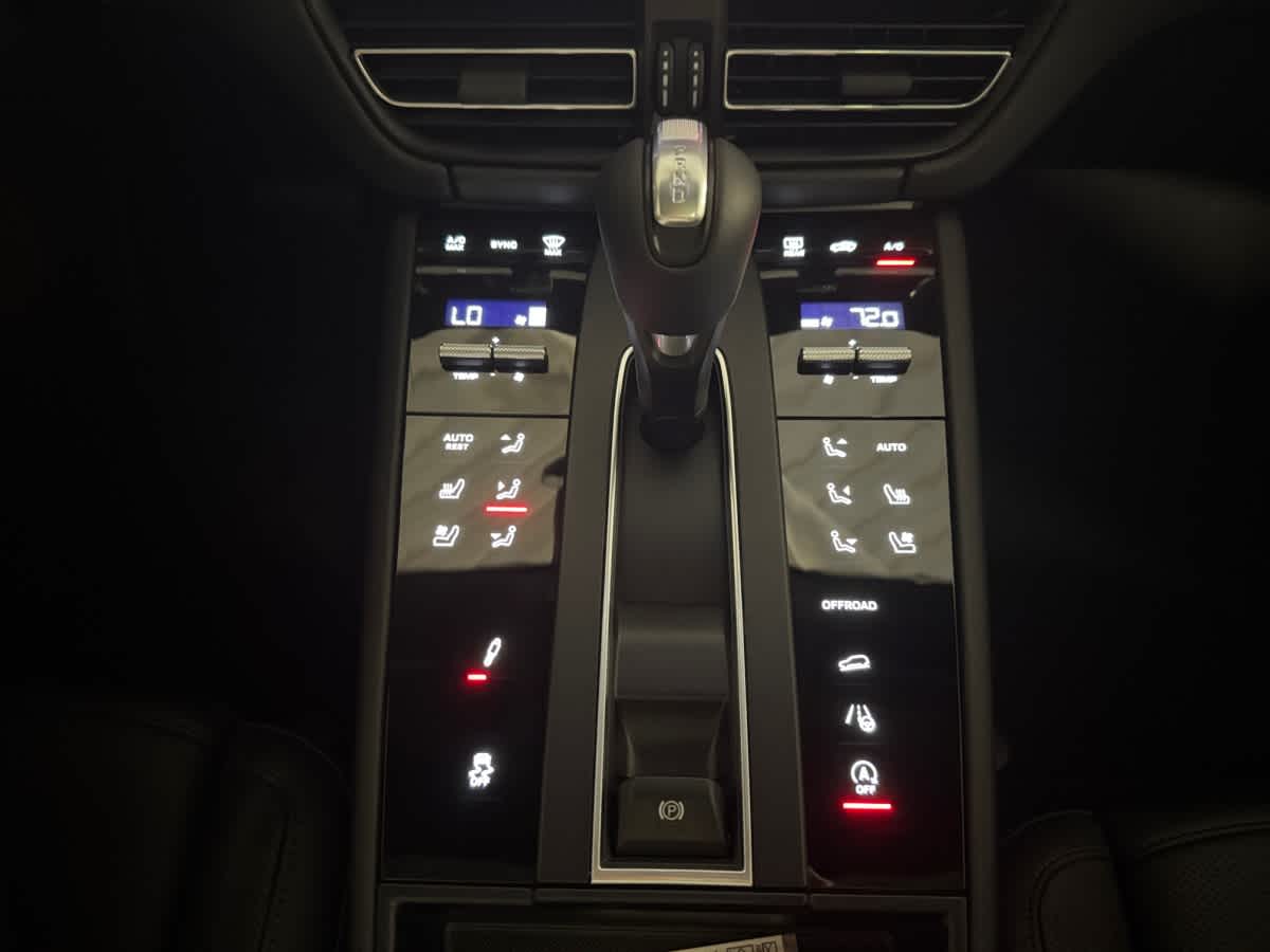 new 2025 Porsche Macan car