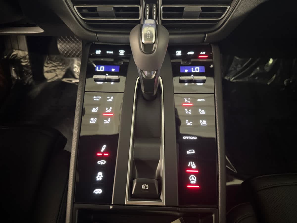 new 2025 Porsche Macan car