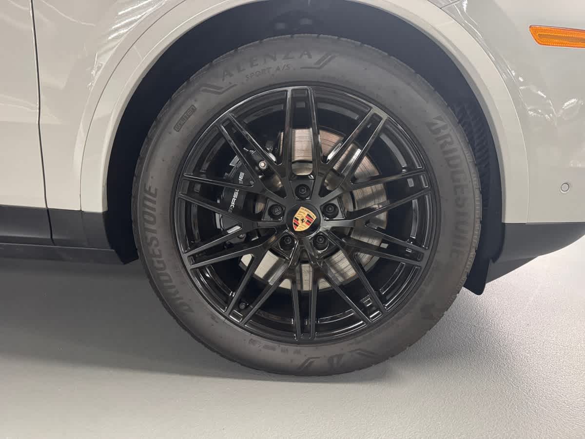 new 2025 Porsche Cayenne car